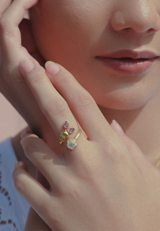 A representation of the exotic flower orchid, anggrek is an adjustable ring carved in seashell with white-golden colour and coloured stone in 14 carat gold-plated silver. 