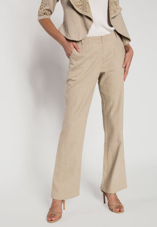 Flared formal linen pants from Uluwatu gives a sophisticated look and relaxed feel. Its colour is beige.