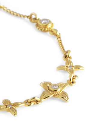 A minimalistic gold-plated chain bracelet made from silver with tiny Asoka petals as design motif for your everyday look.